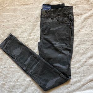 Democracy “Ab” Solution Vintage Skinny Camo Print. Size 0
